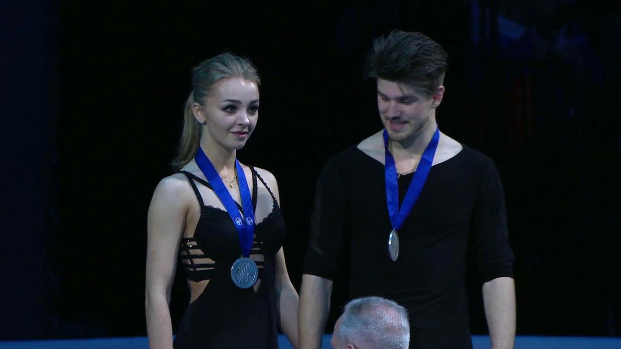 В Москве и Санкт-Петербурге встречают триумфаторов чемпионата Европы по фигурному катанию
