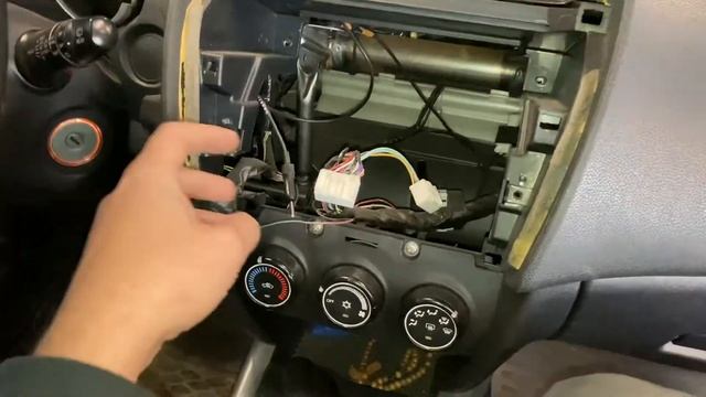 mitsubishi asx - Как снять штатное головное устройство. How to remove the OEM head unit смотреть онлайн