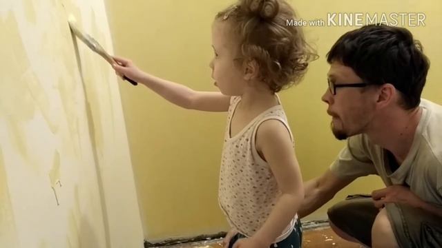 Ремонт - дело семейное! Таня с папой красят стены)))