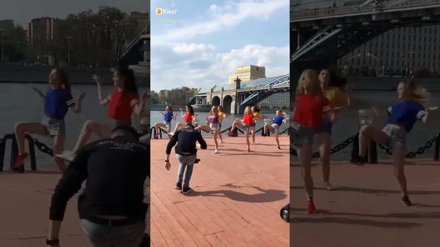 Скажите пожалуйста как называется эта песня уже все просмотрела нигде не могу найти смотреть онлайн