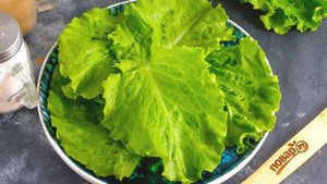 Салат с авокадо, манго и креветками