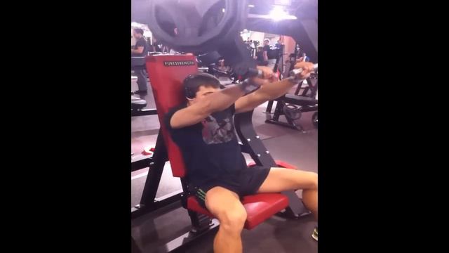 Тренировка груди - Игорь Карпачев смотреть онлайн