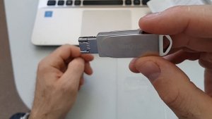 USB накопитель на 500 Гб. Флешка. Внешний накопитель.