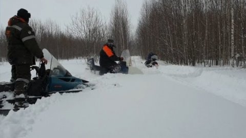 Удлиненный *Буран* и снегоходы *Тайга*.