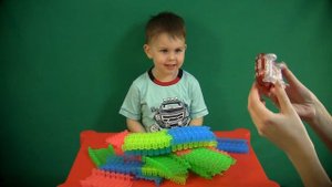 Обзор игрушки Magic Track - разноцветная дорога для машинок. Toy Magictracks, open, review & play