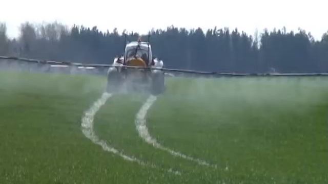 Самоходный опрыскиватель на колесах сверхнизкого давления "Роса" смотреть онлайн