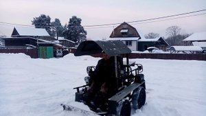 Уборка снега бортоповоротным минитрактором. Нож двухсторонний.