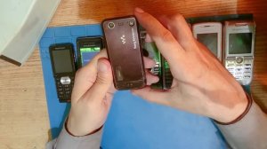 старые телефоны на запчасти (кнопочные sonyericsson)