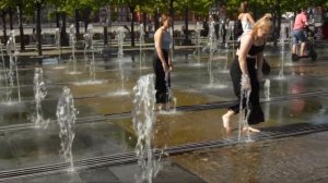 Девушки, фонтан и мокрое Счастье ! :-) / Girls, fountain and wet Happiness ! :-)