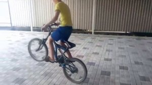 Как научиться вставать на козла на велосипеде