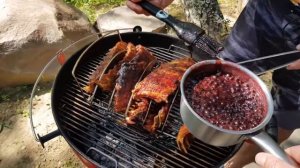 Свиные ребра на гриле Weber.