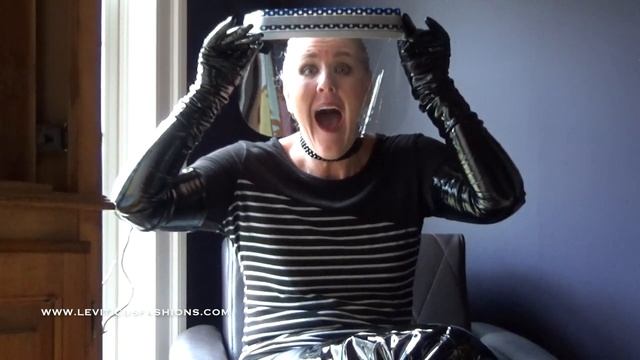 BLACK PATENT LEATHER THIGH BOOTS HEELS OPERA GLOVES COVID MASK FASHION STYLE OUTFIT OOTD смотреть онлайн