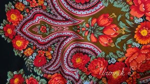 Посмотрите, сколько сердечек на одном платке. Боярыня с любовью. Павловопосадские платки