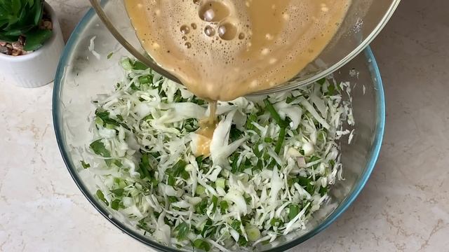 Просто нарежьте капусту и добавьте яйца! Так вкусно, что готовлю почти  каждый день летом