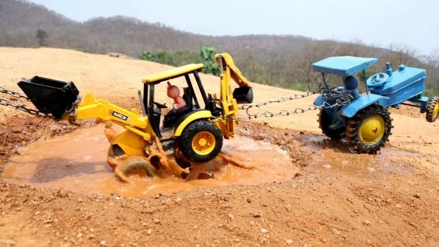 Самосвал Mack врезался в экскаватор смотреть онлайн