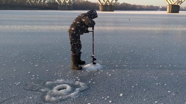 Китайский шуруповерт с Aliexpress за 7000 рублей и ледобур 180 мм. смотреть онлайн