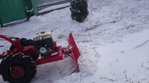 Как надо убирать снег.МТЗ 09 Н убирает снег сам.