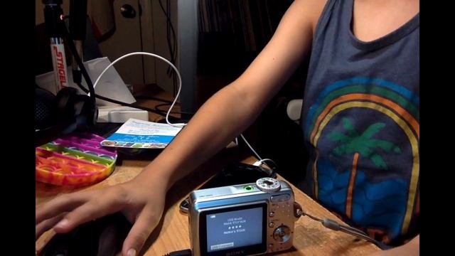 REviewing the Sony Cybershot DSC S500! (part two) смотреть онлайн