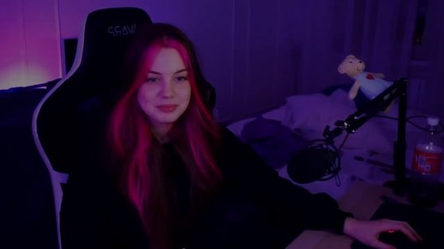 Кореш не вовремя зашел к Акулич и она застеснялась смотреть онлайн