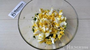 Жареные пирожки с зеленым луком и яйцом из пельменного теста