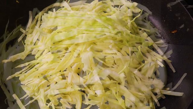 Как вкусно потушить капусту, чтобы всё съели. Мои секреты приготовления.