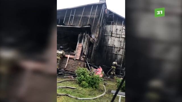 Удар молнии изменил будущее большей семьи. Супругам с детьми и внуками теперь негде жить смотреть онлайн