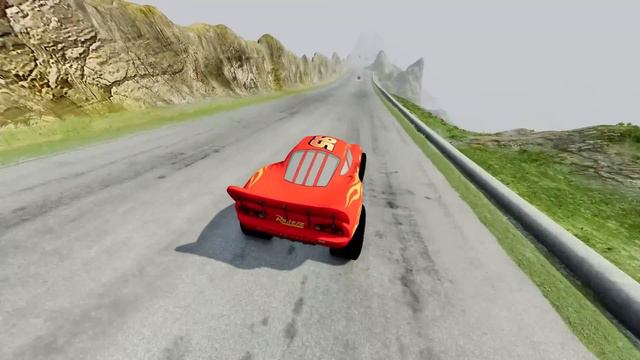 МОЛНИИ МАКВИН ПРОТИВ МАШИН ПОЖИРАТЕЛЕЙ! Большие и маленькие машины проходят полосы препятсвий. Гоша смотреть онлайн