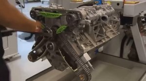 Сборка двигателя на заводе AMG