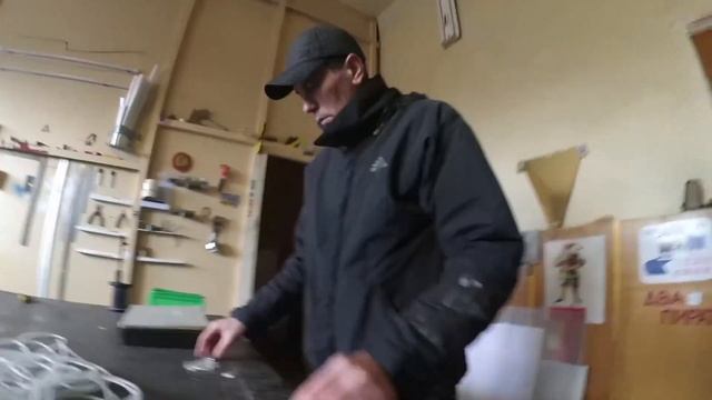 Неоновая вывеска в интерьере. Изготовление и монтаж неоновых трубок. Неоновые вывески из стекла