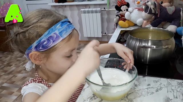 Аришка с мамой готовит Мороженое дома что то пошло не так смотреть онлайн