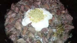 Куриные сердечки с грибами