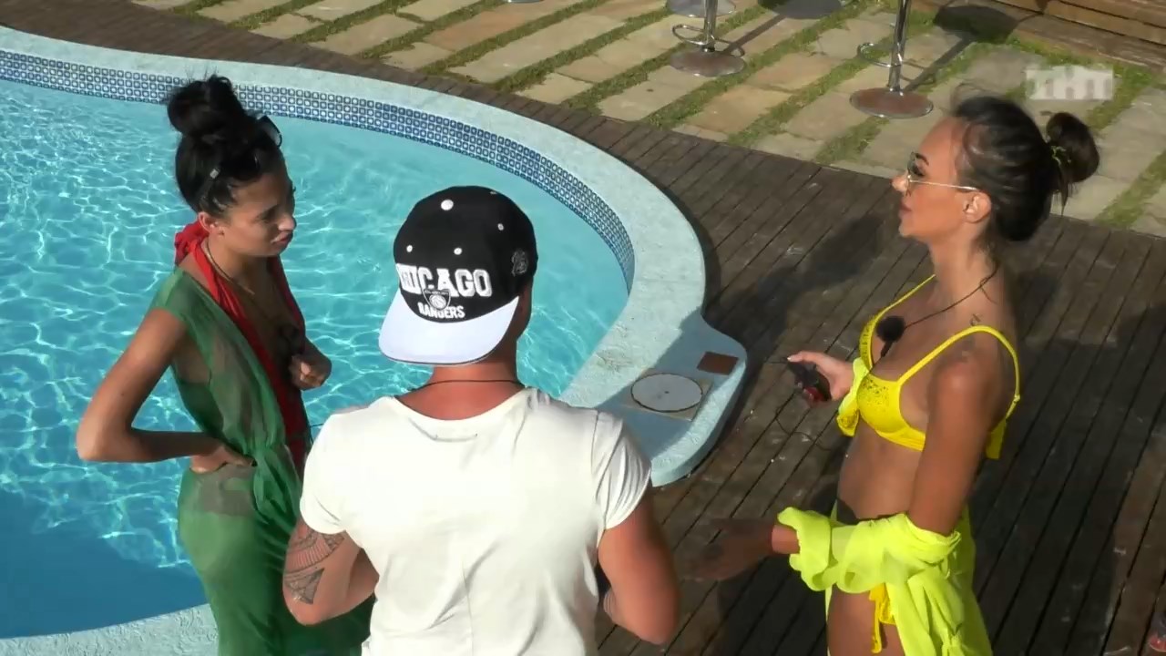 виктория романец и антон гусев свадьба. мужчина с цветами в руках. надежда ермакова и даниэль чистов. ермакова и чистов. анна феофилактова бишкек.