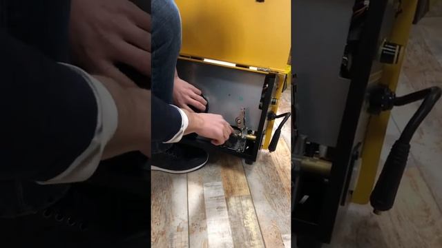 Как устанавливать проволоку на полуавтомат смотреть онлайн