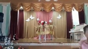 Танцевальный ансамбл "Узоры" Якутский танец. Руководитель: Саввина Любовь Николаевна