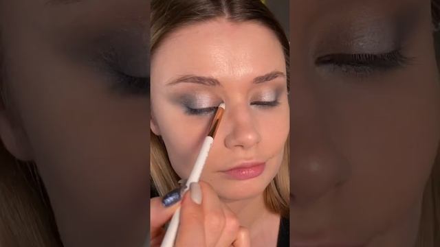 Новогодний макияж 2022. Серебристая гамма. смотреть онлайн