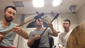 Горловое пение.   Адам меге ат берген (папа дал коня)  Равиль Лиров, Шонкор Модоров, Шуну Байдалако