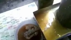 Моя самодельная терка и пресс для яблок . Делаем яблочный сок. Making Apple juice..mp4