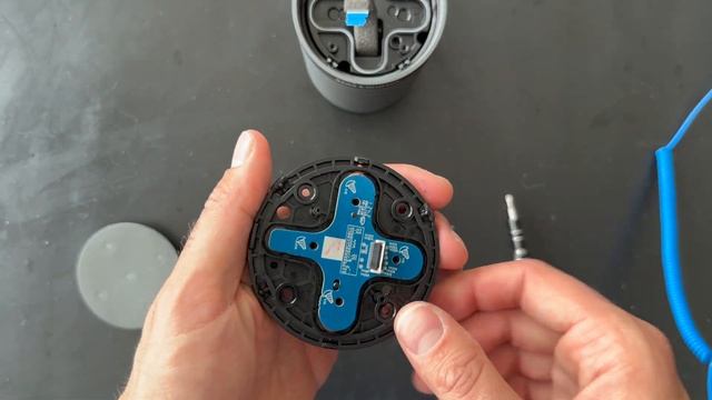 Bang & Olufsen Beosound Explore Disassembly process and Battery replacement смотреть онлайн