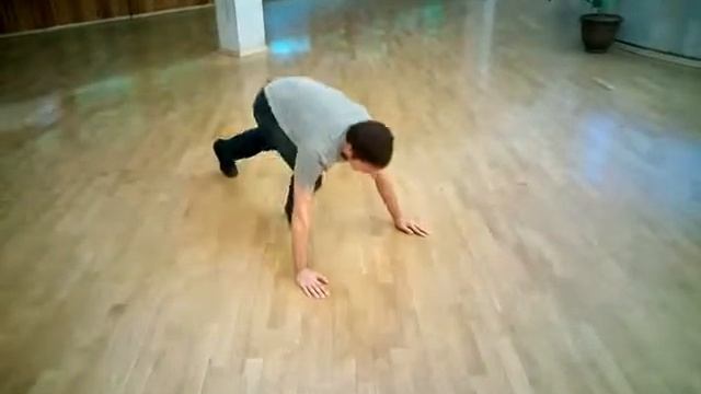 Как стоять на руках и отжиматься (готов) смотреть онлайн