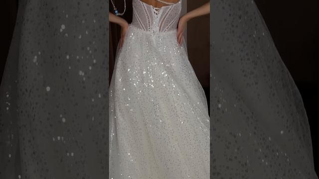 БЛЕСТЯЩЕЕ СВАДЕБНОЕ ПЛАТЬЕ С РАЗРЕЗОМ смотреть онлайн
