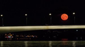 Кровавая Луна над Петербургом
