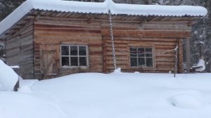 ЗАЕЗД В ТАЙГУ НА ТРИ ДНЯ / ОБУСТРАИВАЕМСЯ В ИЗБУШКЕ / ЛОВИМ ХАРИУСА НА ТАЁЖНОЙ РЕЧКЕ / БЫТ В ИЗБЕ.