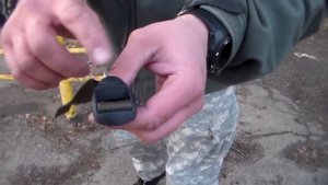 Испытание на прочность фурнитуры YKK (фастекс и трехщелевая пряжка)