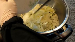 утка с картошкой и  с квашенной капустой\не в казане а в кастрюле