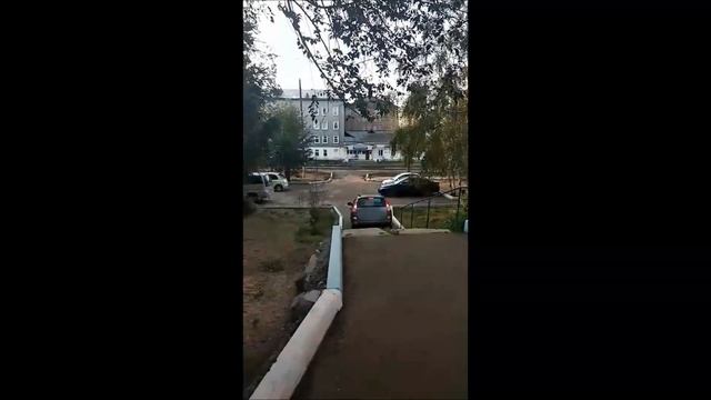 Съехал на автомобиле по лестнице смотреть онлайн