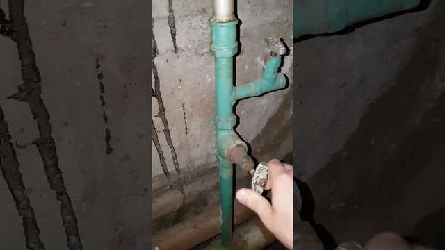 Электроотопление своими руками (Часть 1) - Перекрываем/сбрасываем воду со стояков.