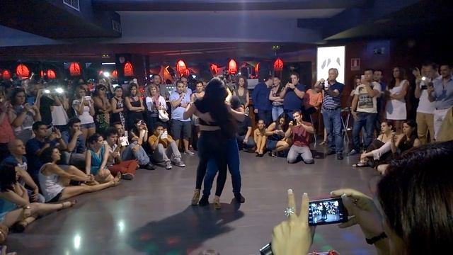 BACHATA SENSUAL - Daniel y Desiré - The Host - 01/08/2014 смотреть онлайн