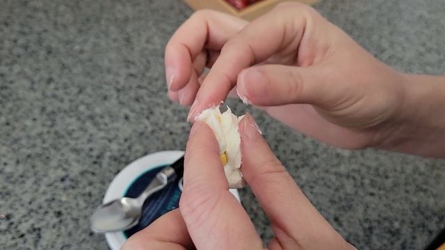 Giving large pill to a dog/ Даём таблетку собаке смотреть онлайн