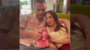 Керем Бюрсин и Нилпери Шахинкая за кадром сериала "Именно так"