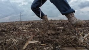Все виды технологии обработки почвы на одном поле: вспашка, рыхление, strip-till, вертикала, диски.